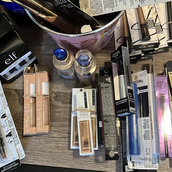 50 WHOLESALE COSMETICS BULK LOT MIXED BRANDS NEW CURRENT - Picture 10 of 13